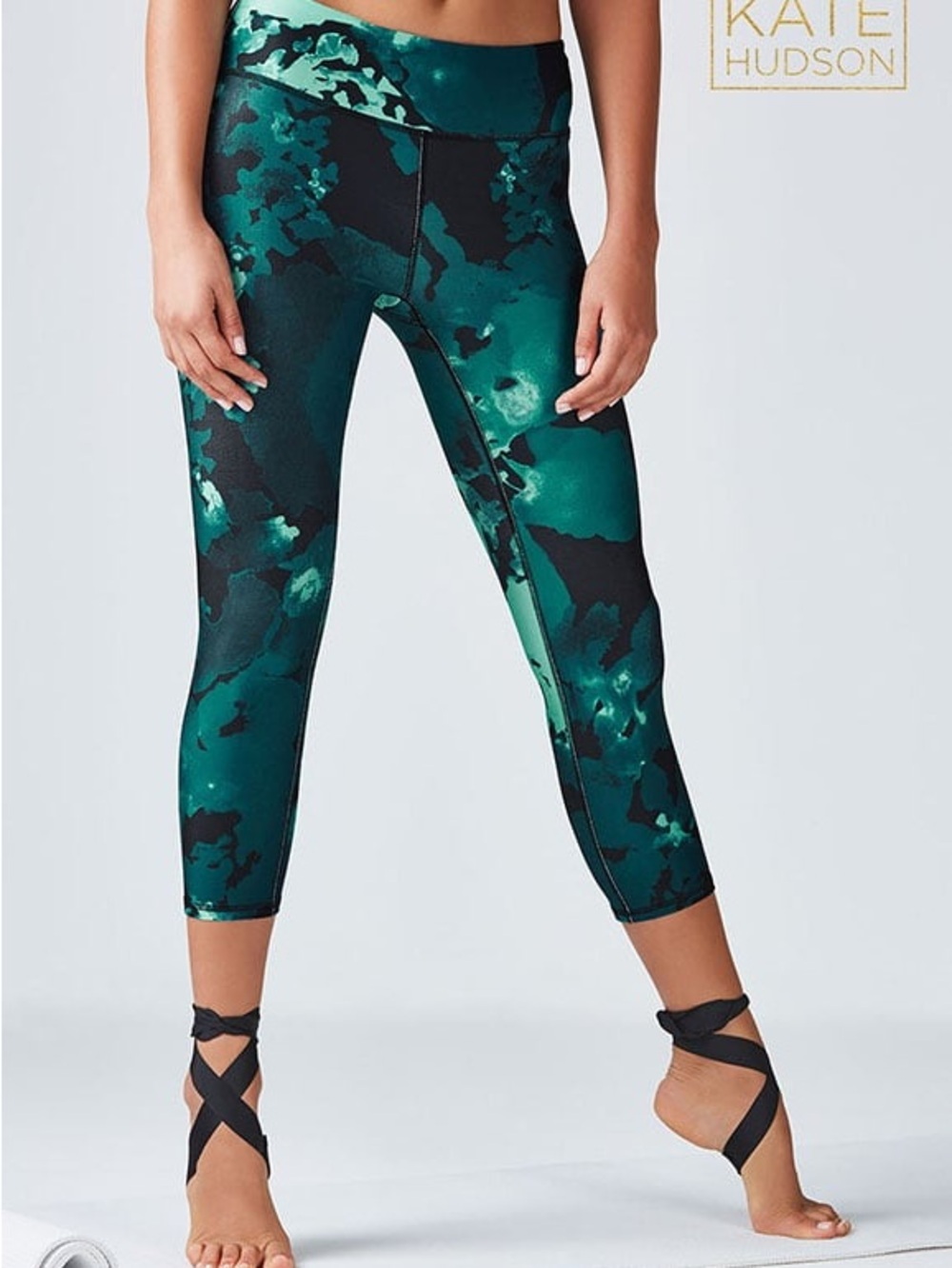 NWT Fabletics Kate Hudson Teal & Black Salar Capri Leggings nocturnal Floral XS